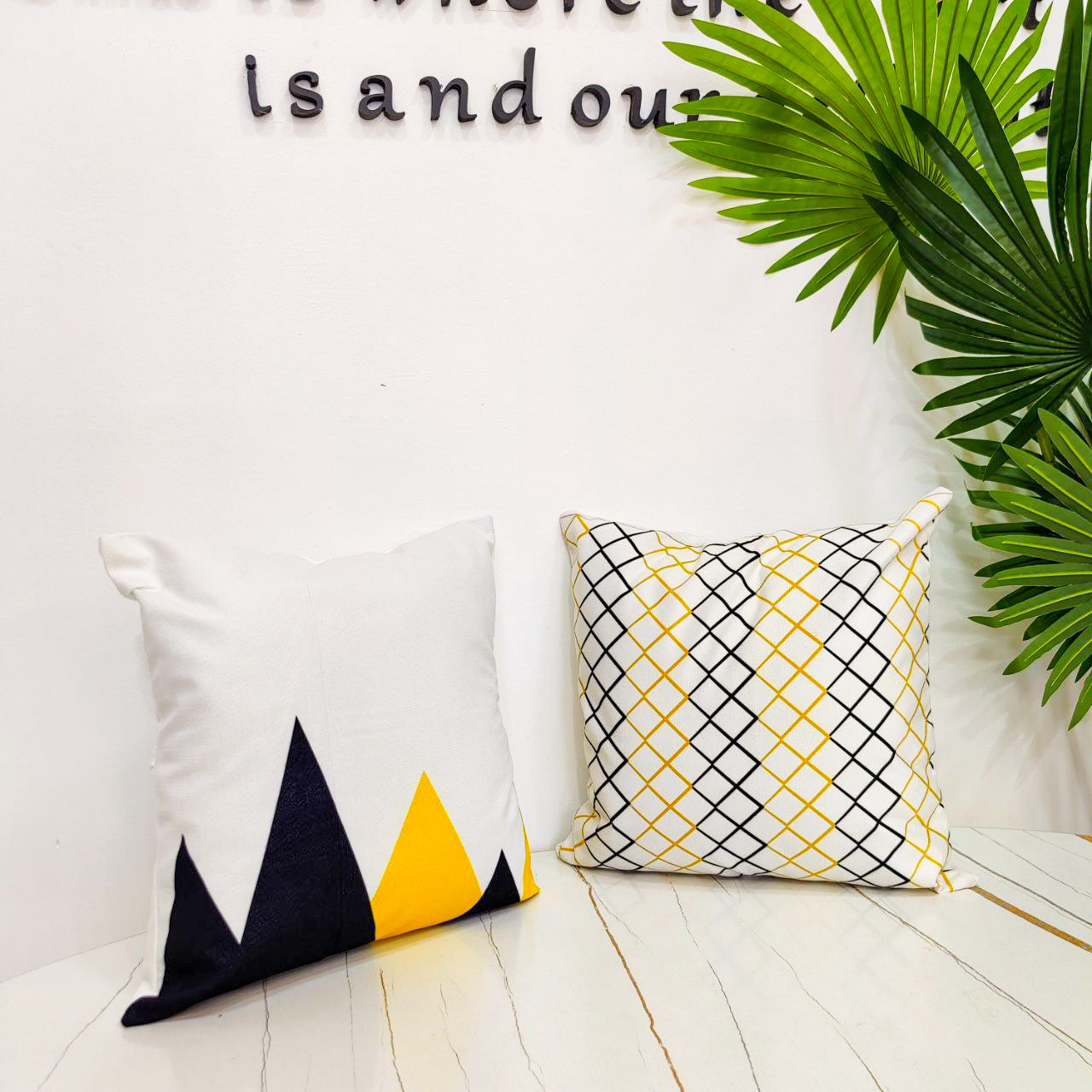 Coussin jaune vide