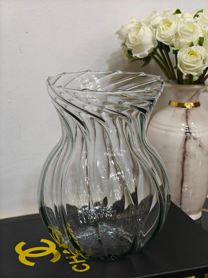 Vase en verre transparent